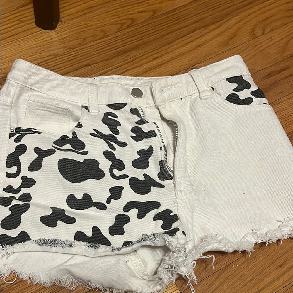 SHEIN White and Black Jean Shorts with Distressed Hem